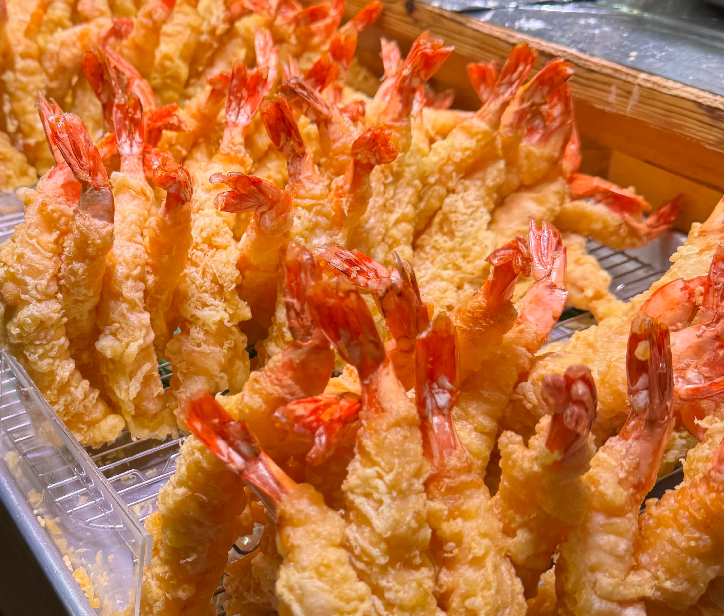 Shrimp tempura served with dipping sauce