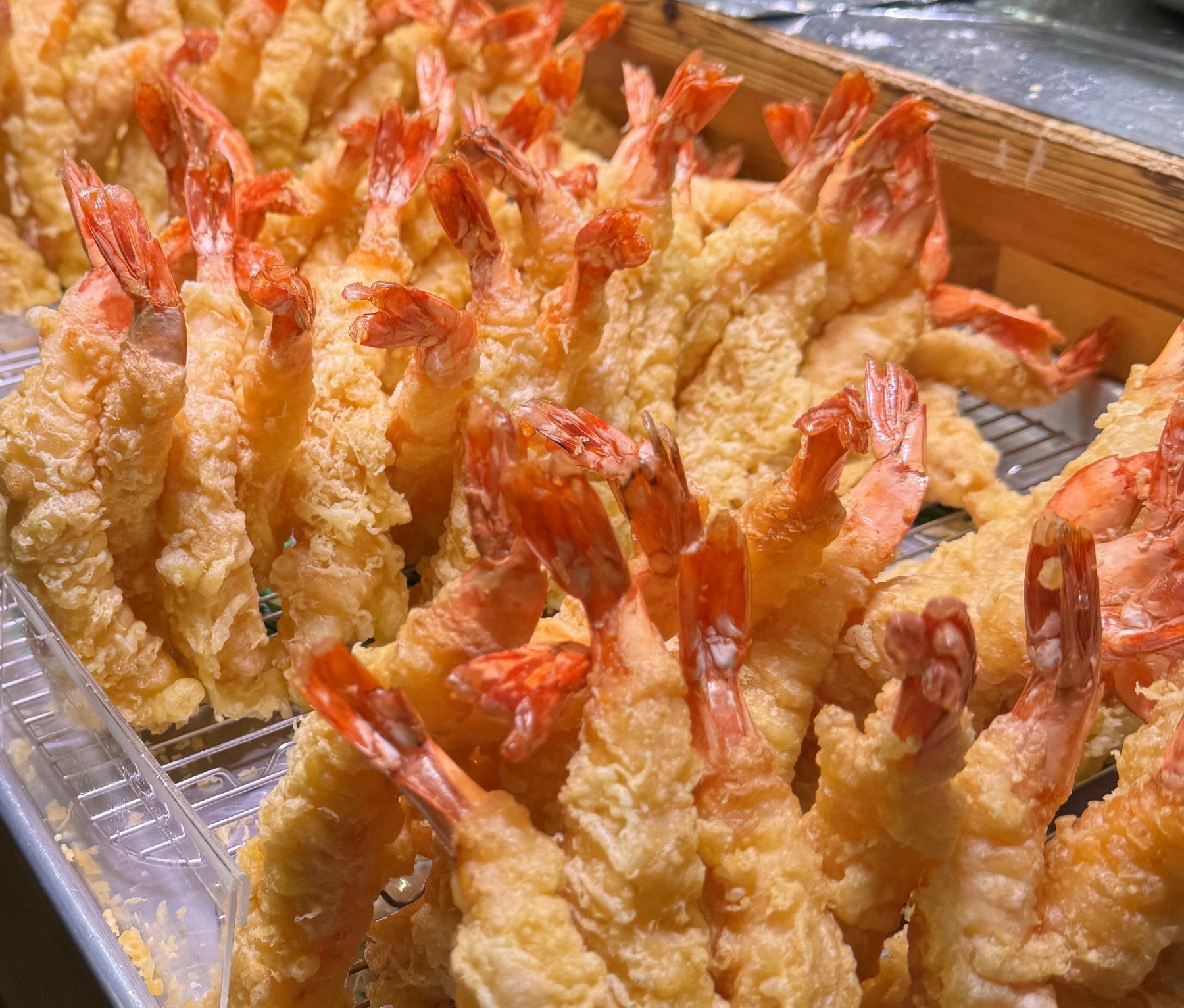 Shrimp tempura served with dipping sauce